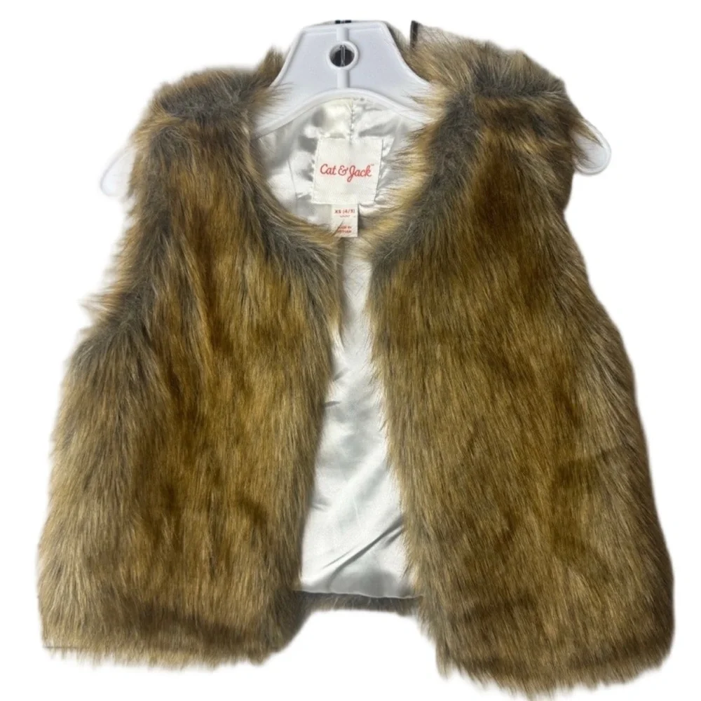 Cat & Jack Faux Fur Vest. Size 4/5, Excellent Condition. Faux Fur.